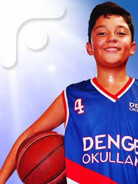 Denge Okullarında Spor Denge Ailesi olarak, spora çok önem veriyoruz. Sporun, çocuklarımızın sağlıklı büyümesinde ve gelişmesinde tartışmasız büyük rolü var. Sadece fiziksel anlamda değil, aynı zamanda ruhsal, bilişsel, sosyal ve kişisel gelişimi için de çok önemli.